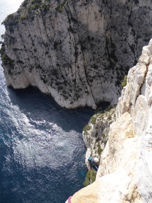 Klettern über dem Mittelmeer